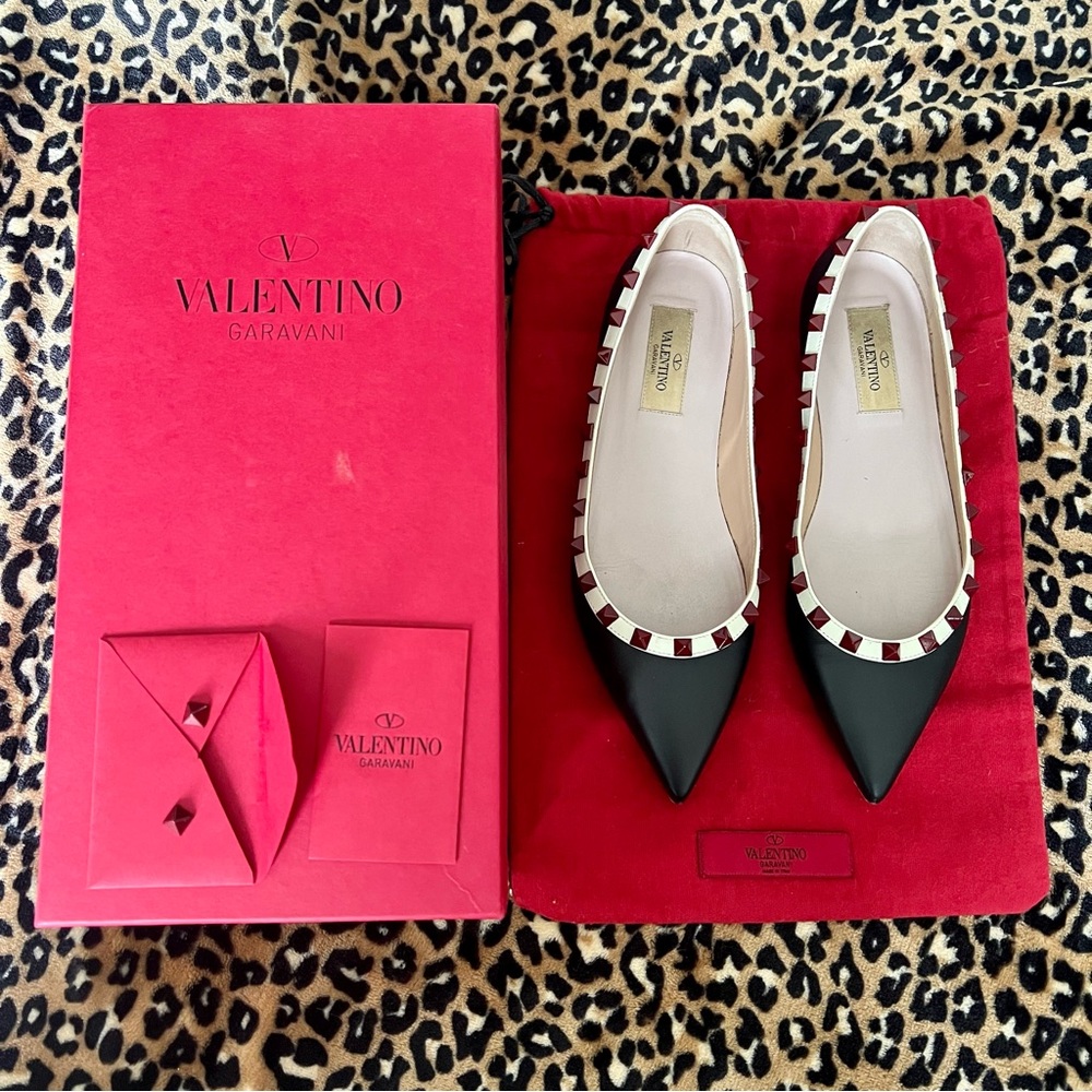 ❤️VALENTINO Rockstud Accents Leather Flats 36🖤